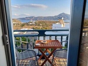 Room - View Awakening (Milos)