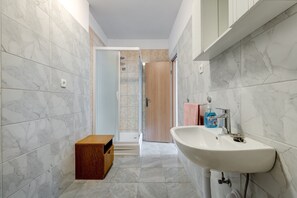 Villa, Multiple Beds | Bathroom | Shower, hair dryer, towels