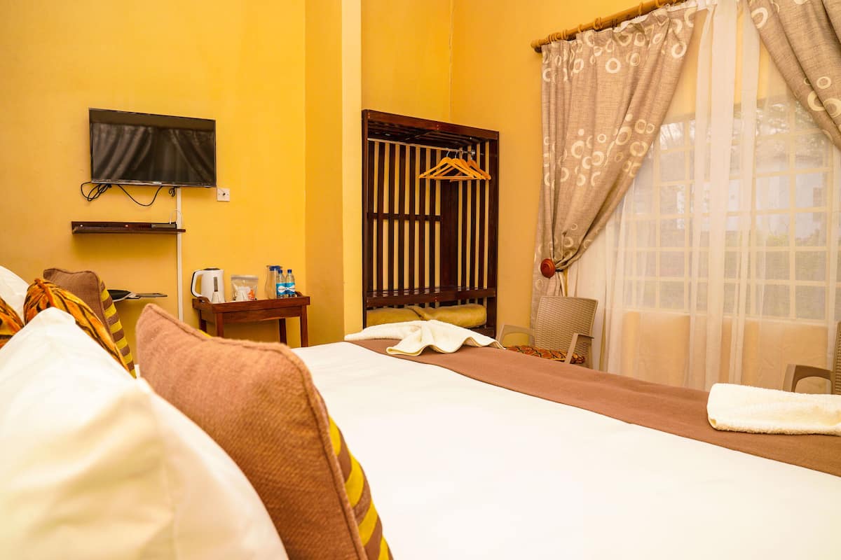 Habitació amb dos llits individuals bàsica, 1 dormitori | Planxa i posts de planxar, wifi gratuïta i roba de llit