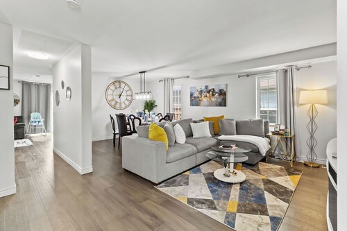 *NEW*Classy  Inviting 4 Bedrm home near Toronto Pearson Airport Mississauga core