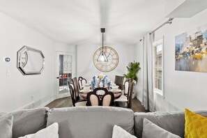 Dining - *NEW*Classy  Inviting 4 Bedrm home near Toronto Pearson Airport Mississauga core (Mississauga)