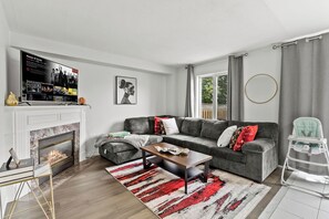 Smart TV, fireplace