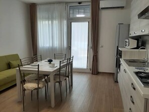 Fridge, microwave, oven, stovetop - Guttuso House 1 (Portopalo di Capo Passero)