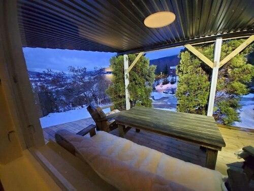 2BR APT by Kvitfjell Modern Amenities & Cabin Feel