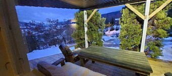2BR APT by Kvitfjell Modern Amenities & Cabin Feel