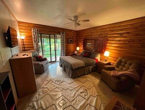 8 bedrooms, desk, iron/ironing board, free WiFi