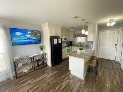 Cherry Grove 2 bedroom condo, just a block off the beach. 