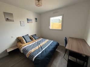 3 bedrooms, bed sheets