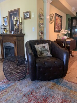 Smart TV, fireplace, DVD player - SILVERWOOD, BAYVIEW, LAKE PEND ORIELLE, FARRUGUT PARK HIDEAWAY pet-friendly! (Bayview)