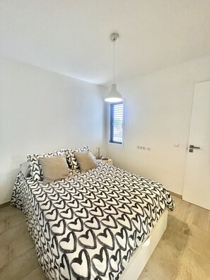 1 chambre, fer et planche à repasser, accès au Wi-Fi (inclus)