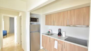 Kjøleskap, mikrobølgeovn, ovn og kaffetrakter/tekoker