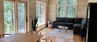 NEW custom cabin on private cove! Gateway to Acadia! 3 acres! Family friendly!