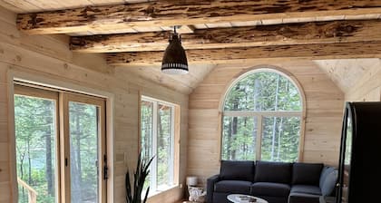 NEW custom cabin on private cove! Gateway to Acadia! 3 acres! Family friendly!