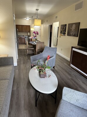 Smart TV - Resort vacation and living without resort prices! Family sized condo near Disney (Orlando)
