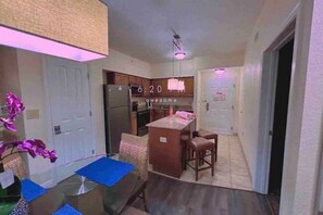 Fridge, microwave, oven, stovetop - Resort vacation and living without resort prices! Family sized condo near Disney (Orlando)