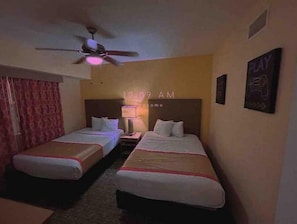 2 bedrooms, in-room safe, desk, iron/ironing board