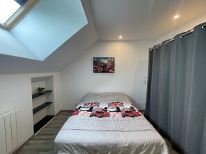 2 habitaciones, tabla de planchar con plancha, wifi y ropa de cama 