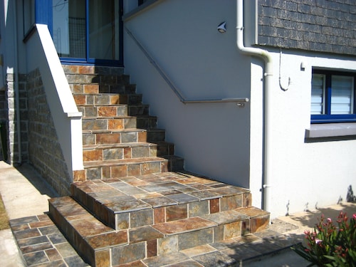 Logement Dans le Bourg, Près des Sentiers de Randonnée, à 5 km du lac du Drennec