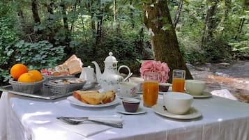 فطور مطهو حسب الطلب مجانًا يوميًا