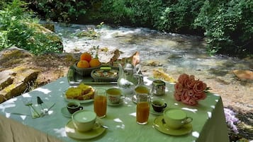 Free daily cooked-to-order breakfast