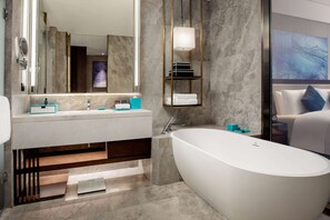 Bathroom - Wingate By Wyndham Kunming Airport (Kunming)