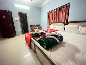 5 bedrooms, free WiFi, bed sheets