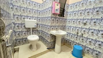 Shower, towels, soap, shampoo