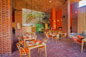 Dining - Amnaya Resort Nusa Dua (Nusa Dua)