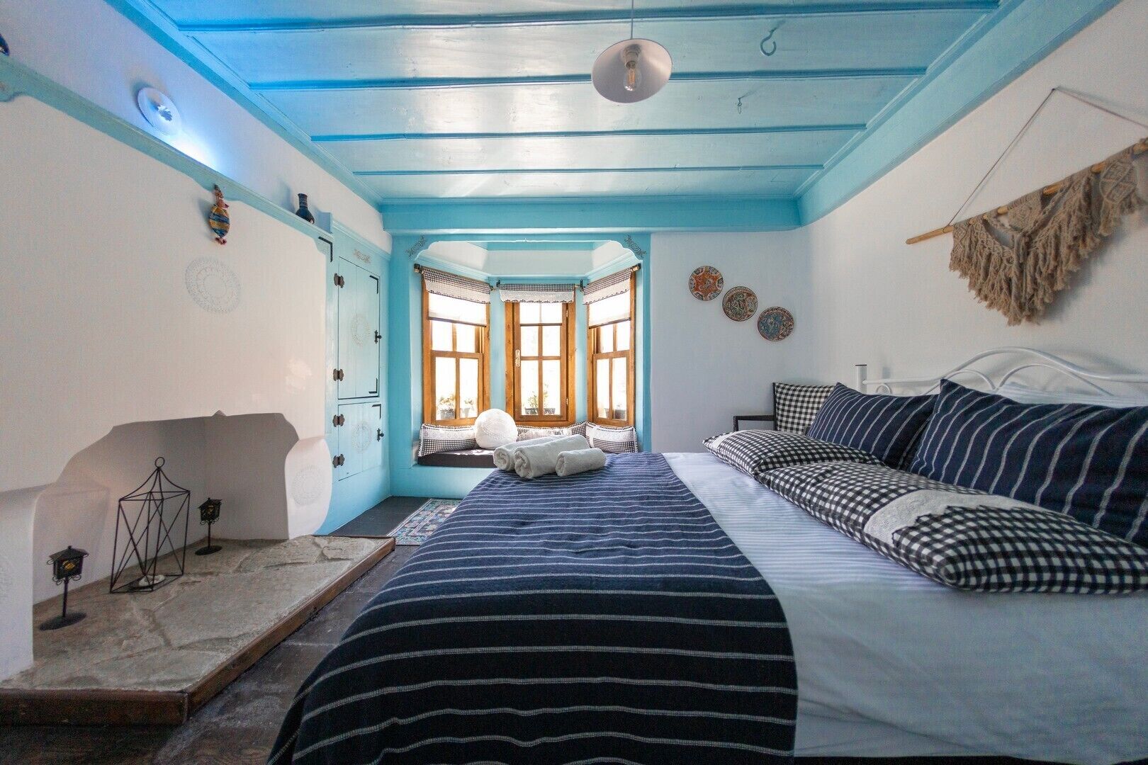 Signature Room, 1 Queen Bed | Free WiFi, bed sheets