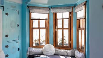 Signature Room, 1 Queen Bed | 1 bedroom, free WiFi, bed sheets