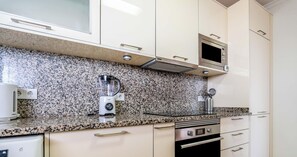 Fridge, microwave, oven, stovetop - #158 T3 Panorama C by Home Holidays (Albufeira)