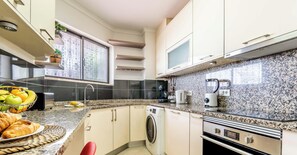 Fridge, microwave, oven, stovetop - #158 T3 Panorama C by Home Holidays (Albufeira)