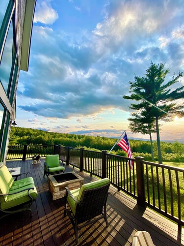 360 Degree Mountain & Sunset Views. Maine Ski Retreat. Mt Abram Village,