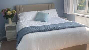 3 Schlafzimmer, Schreibtisch, Bügeleisen/Bügelbrett, WLAN