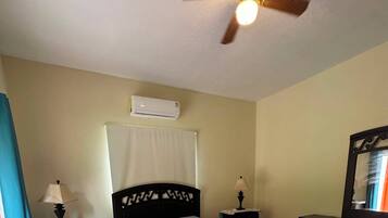 2 chambres, fer et planche à repasser, Wi-Fi gratuit, draps fournis