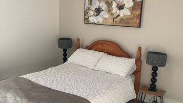 2 bedrooms, iron/ironing board, free WiFi, bed sheets