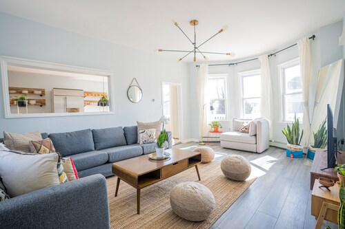 8BR/4BA Renovated 3700 SqFt - Great for Big Groups