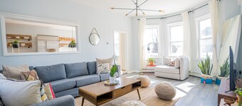 8BR/4BA Renovated 3700 SqFt - Great for Big Groups