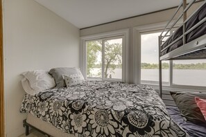 7 soverom, internett (inkludert) og sengetøy
