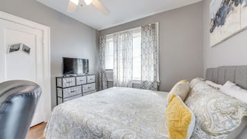 2 slaapkamers, een bureau, een strijkplank/strijkijzer, internet