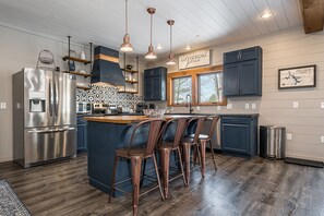 Fridge, microwave, oven, stovetop - Gathering Place: Lakefront w. boat slip | Dog friendly | Hot tub | Fire pit (Oakland)