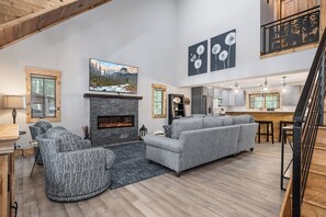 Smart TV, fireplace, ping pong - West Oak · Boat Slip · Hot Tub · 3 King Suites · Outdoor Fireplace (Oakland)