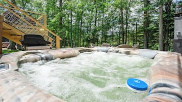 Bain à remous extérieur