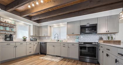 Lakefront, dog friendly, dock slip, hot tub, and fire pit