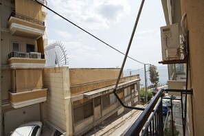 Property grounds - Blue Dream Modern Piraeus Apt, Walk to Beach (Piraeus)
