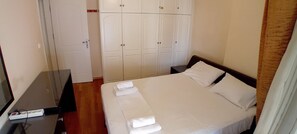2 habitaciones, tabla de planchar con plancha, wifi y ropa de cama