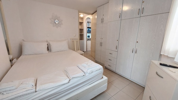 1 bedroom, iron/ironing board, WiFi, bed sheets