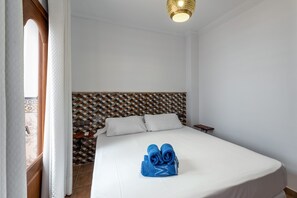 2 chambres, fer et planche à repasser, accès Internet, draps fournis