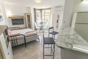 Free WiFi, bed sheets - .Estudio Corona Nerja 201 (Nerja)