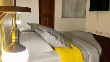 5 bedrooms, iron/ironing board, free WiFi, bed sheets